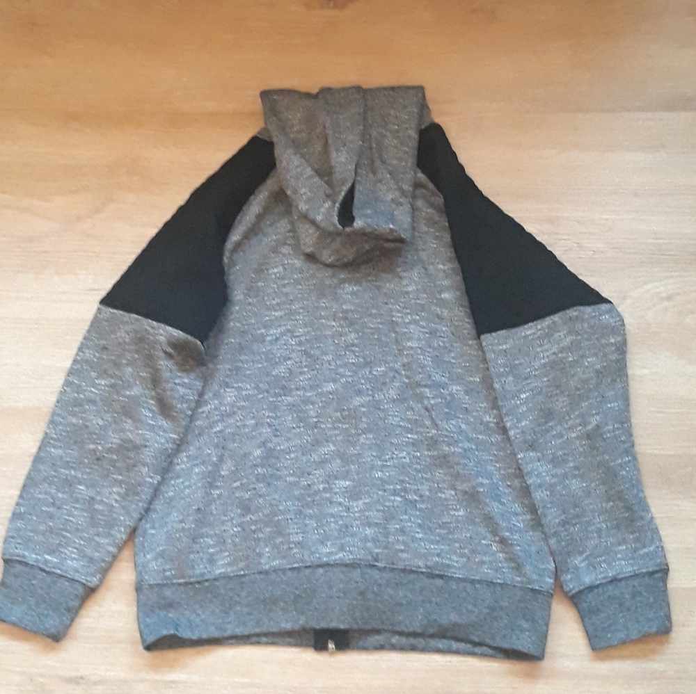Arizona Jean Co. Boy's Gray Quilted Hoodie Sweatshirt - Size 10/12 Medium - Picture 2 of 9